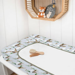 HawSkgFub elastic band secure-fit changing pad cover keeps in place.