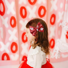 HELykaka 3-5-inch alligator clip grips hair easily and stays secure.