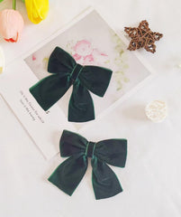 Hjiaruiky sturdy alligator clip demonstrates reliable grip for all day wear.
