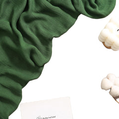 Hollyoo muslin swaddle blanket green bamboo-fiber closeup emphasizing soft texture