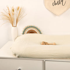 Hooyax lounger cover envelope closure demonstrates quick snug fit on standard loungers.
