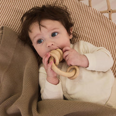 Huxie knitted organic cotton baby blanket crib-scene highlighting breathable comfort