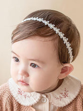 ICKEYOU baby headband with daisy lace closeup for christenings and photos.