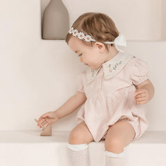 ICKEYOU Daisy Accent Headband blends vintage lace with a floral touch for charming everyday outfits.