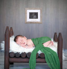 IHEIPYE Gender Reveal Announcement Frame captures anticipation for celebrations and grandparents' keepsakes.