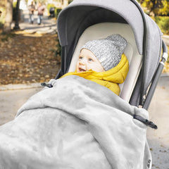 iLulala stroller clips attached to canopy demonstrate secure sunshade in wind