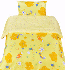 J-pinno zipper closure on duvet cover for quick bed-making and secure fit.