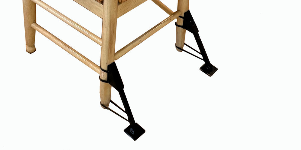 Jackaroo Leg Classic side view shows anti-tipping stability for children.