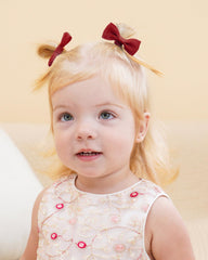 Elastic band with gentle stretch for growing hair.