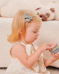 Jollybows lined clip detail showcases soft linen and fully lined secure grip.