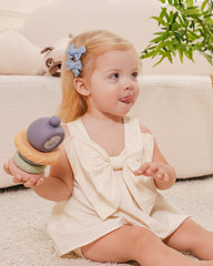 Jollybows lined-hair-clip closeup demonstrates fully lined construction for smooth, snag-free wearing.
