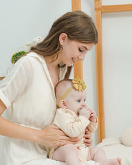 Jollybows multi-color bows set highlights versatile color options for coordinating outfits and photos.