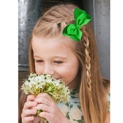 juccpul alligator clip with grosgrain bow shows sturdy attachment
