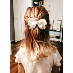 JUCCPUL alligator clip closeup demonstrates strong grip for fine or coarse hair.