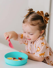 KIDOCHEESE baby hair clip non-slip grip demonstrates secure hold for active toddlers.