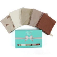 Kjuti four-layer muslin burp cloth absorbs spills efficiently.