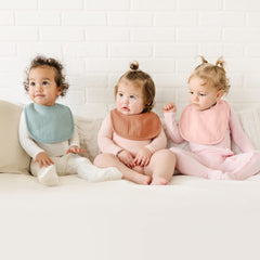 Close-up of Konssy adjustable snaps for growing baby comfort.