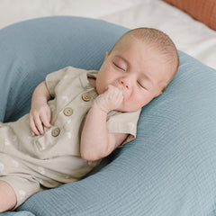 Konssy muslin cover fits most standard pillows for versatile use.