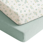 Konssy muslin crib sheets leaf print on green fabric for breathable sleep.