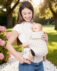 Koohaoo ergonomic shoulder straps reduce caregiver shoulder pressure for longer outings.