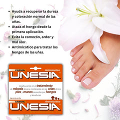Laboratorios Kener Unesia cream application close-up for easy daily routine.