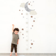 Lambs & Ivy Celestial growth chart measurements show five-foot scale for quick reference.
