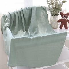 LifeTree muslin swaddle blanket 120 x 120 cm for generous wrapping space.
