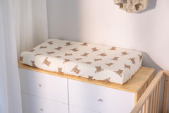 Little Jump snug-fit elastic ensures secure diaper changes on the cover.