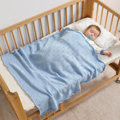 Loyfoky blanket swaddle 40x30 demonstrates secure wrap and portable warmth.