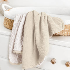 lulumoon baby blanket muslin-front detail highlights breathable fabric for daytime naps