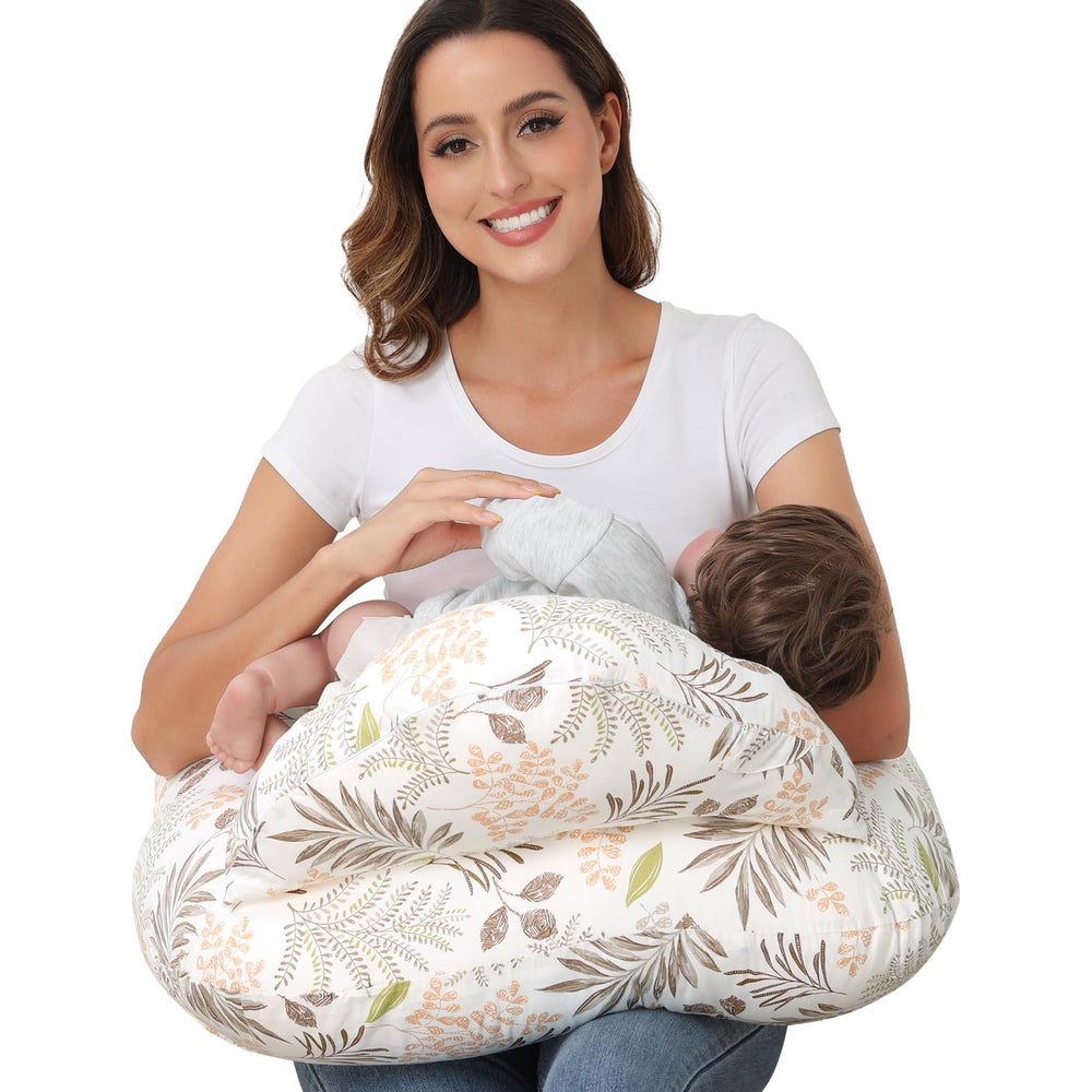 Lurui Nursing Pillow Big Leaves design provides ample space for baby during feeding sessions.