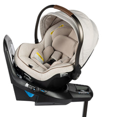 Maxi-Cosi Peri 180 in-car rotating seat enables easy in and out.