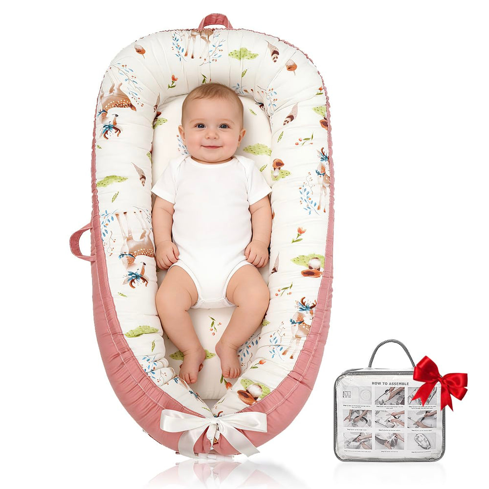 Meindoovm baby lounger close-up shows organic cotton fabric for breathable comfort.