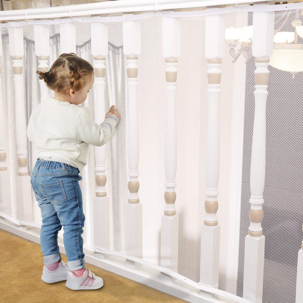 Minne Baby Banister Guard net assembly demonstrates easy length adjustment for various banister heights.
