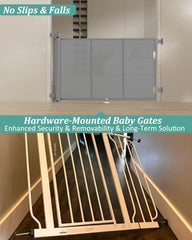 Miumoon double-lock safety gate demonstrates one-handed operation.