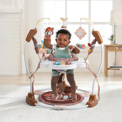 Monniebaby Red Panda height-adjustable seat supports growing babies.