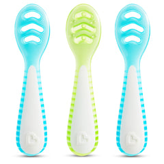 Munchkin Gentle Dip Stage 1 green spoon for early puree pickup and self-feeding.