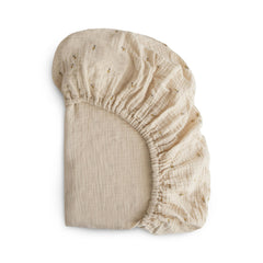 Mushie extra-soft muslin fitted crib sheet with bees pattern offers breathable warmth.