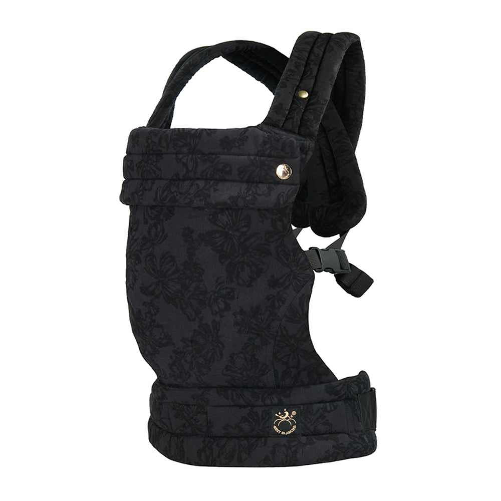 NEST BLANCHE ebony carrier close-up of soft cotton-linen fabric for everyday comfort