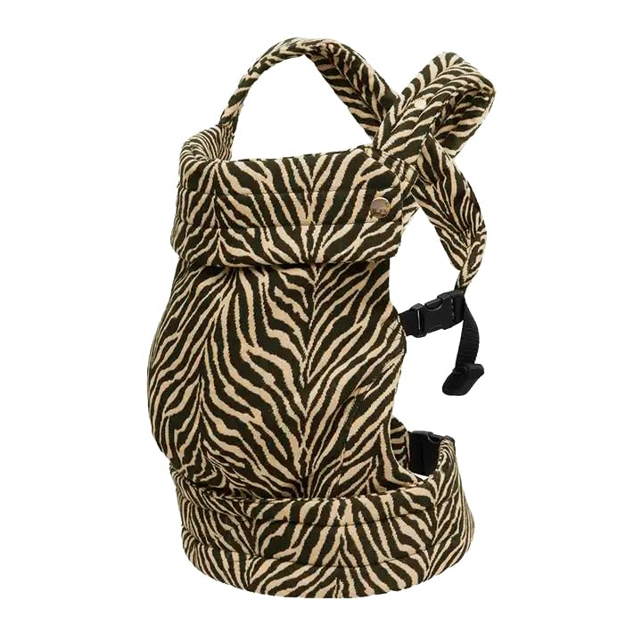 Nest Blanche baby carrier front view with ergonomic support for on-the-go use.