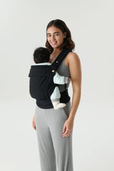 Nest Blanche baby carrier on-shoulder strap demonstrates quick wear