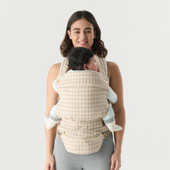 Nest Blanche ergonomic baby carrier back view shows balanced weight for longer wear