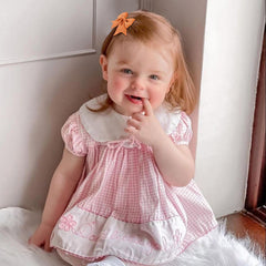 OAOLEER 2-inch baby bow clip detail showing lightweight comfort and secure hold