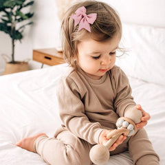 OAOLEER 2inch bows in pastel colors ready for everyday outfits