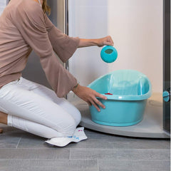 OKBABY Onda Bath ergonomic three-point support keeps baby steady during bath time.
