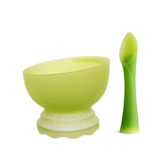 Olababy training spoon demonstrates a flexible angle for independent self-feeding.
