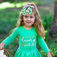 ONENINEDREAM velvet bow headband fits babies of various ages and grows with them.