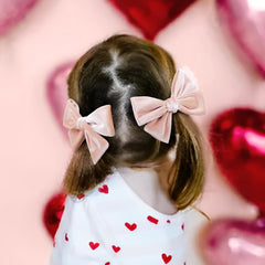 ONENINEDREAM velvet bow pink set on hair demonstrates easy wear for everyday styling