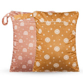 Opgroeie Wet Dry Bag with two pockets and handle keeps items organized on the go.
