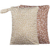 Opgroeie wet/dry bags with two pockets and handle for on-the-go organization.
